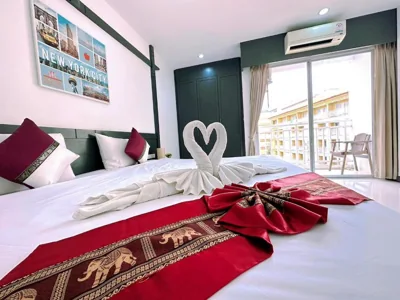 Camera Doppia Deluxe — Hotel Baya Phuket - Rooftop Pool, Next to Food Market & Steps to Beach