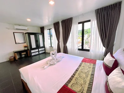 Hotel Baya Phuket - Rooftop Pool, Next to Food Market & Steps to Beach – Foto 2
