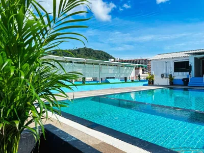 Hotel Baya Phuket - Rooftop Pool, Next to Food Market & Steps to Beach – Foto 3